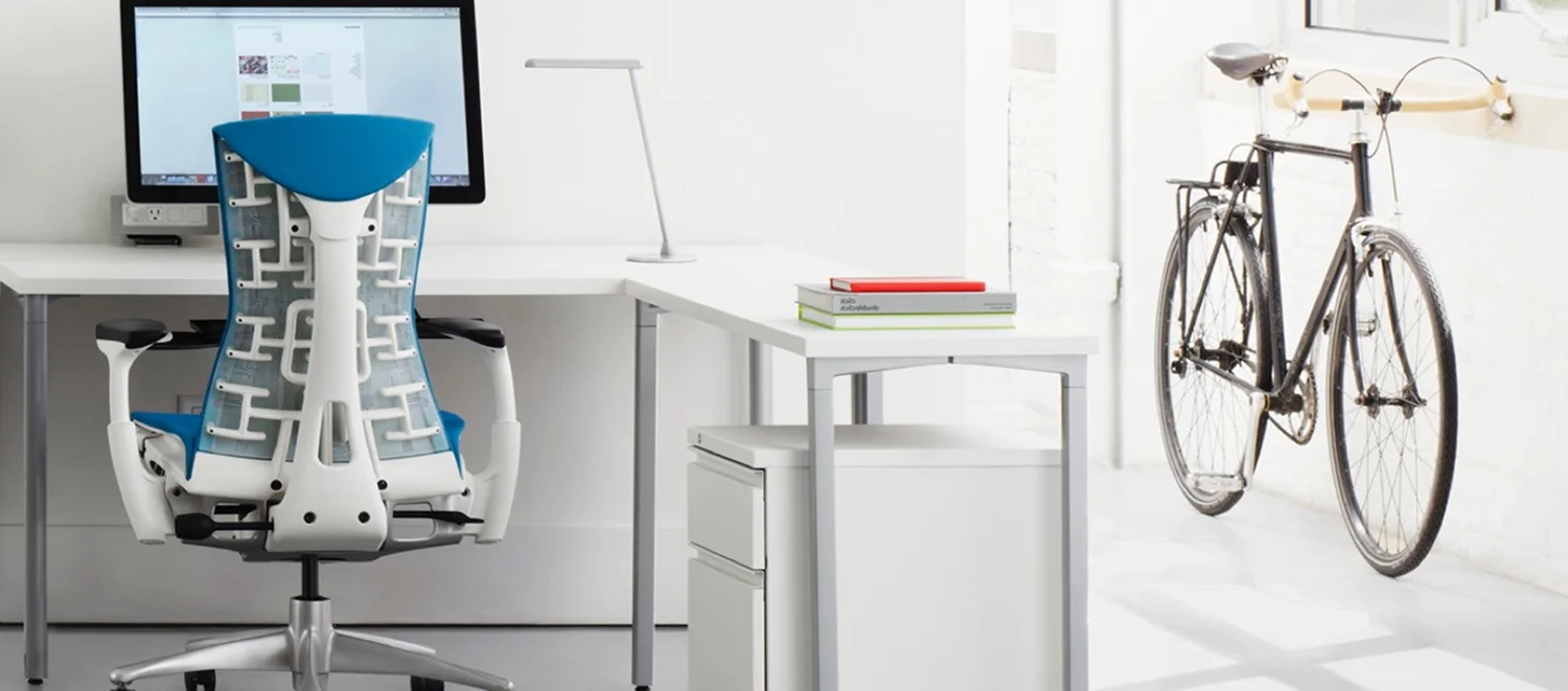 בין פתרונות מדף לפריטי ריהוט שנתפרים לפי מידה