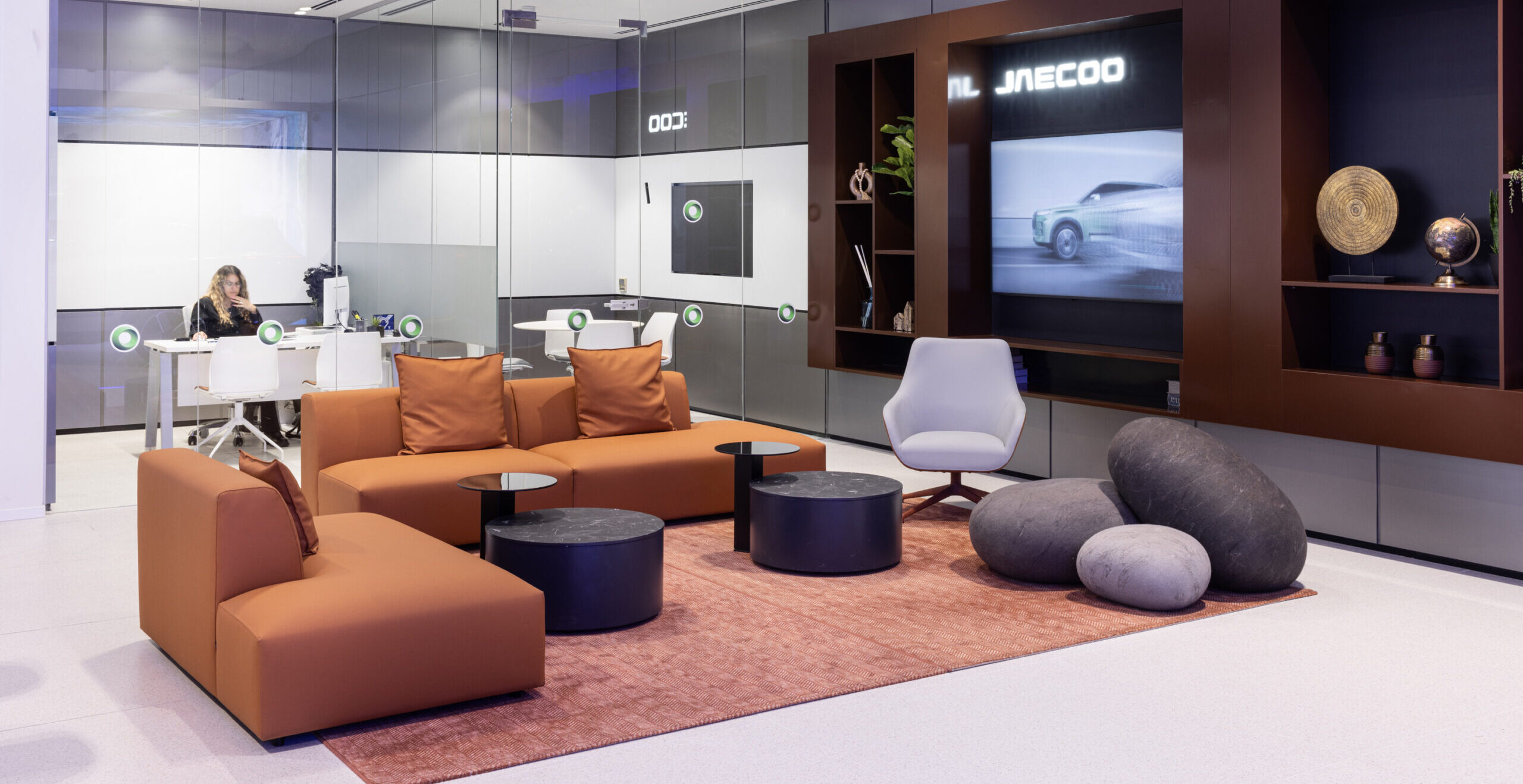 Pick-sofalamy-lounge-bTשולחן-בייצור-מקומיפופים-חלוקי-נחל-2-2-scaled-e1751882219169-2