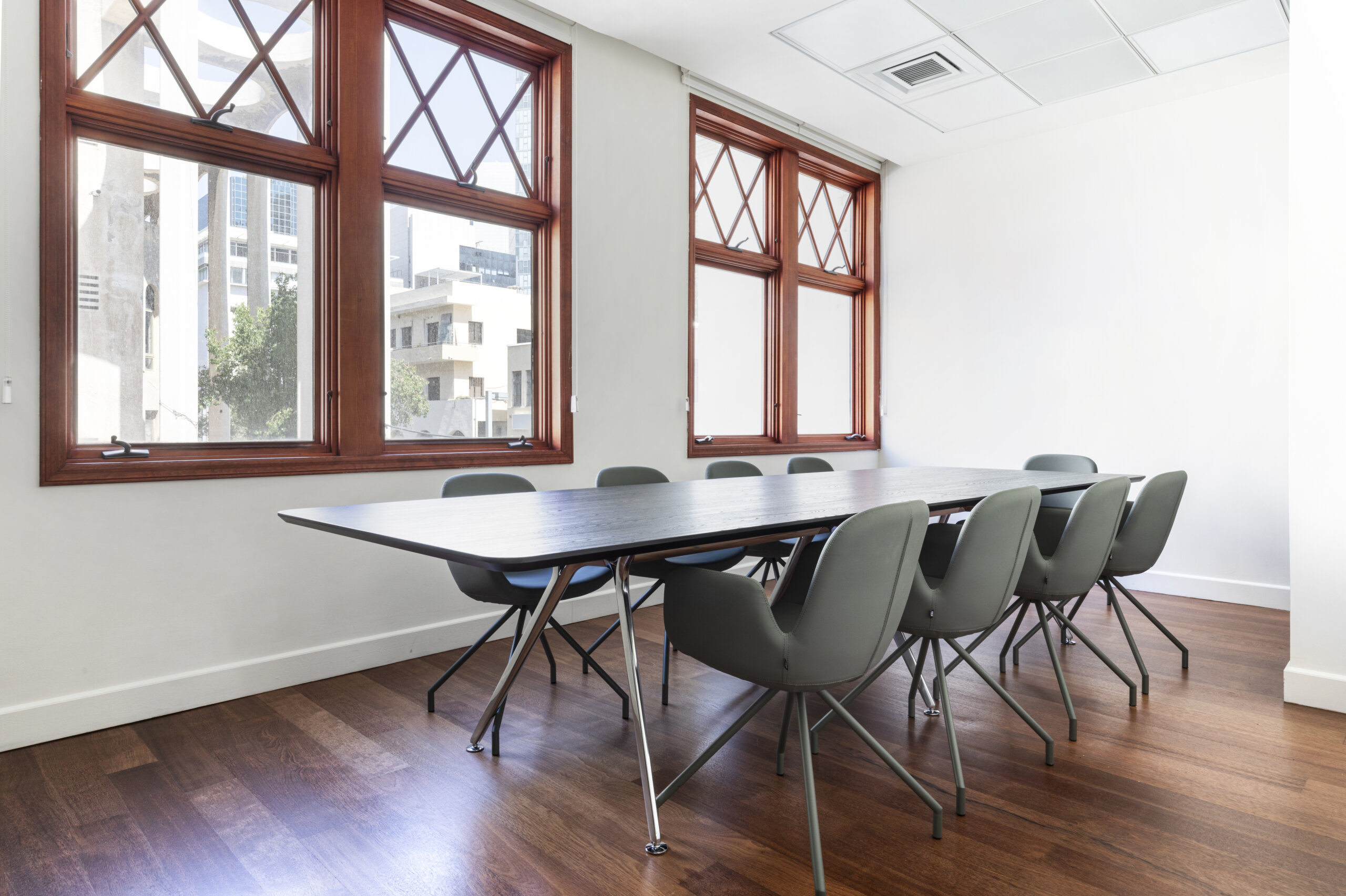 arkitek meeting table actiu+daisy prong b&t (2)