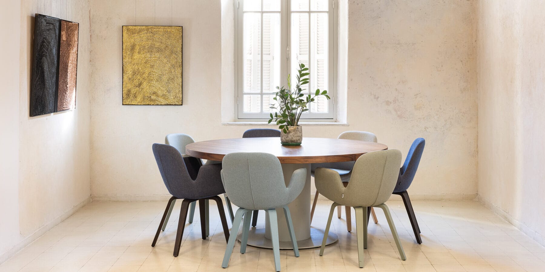 daisy-chair-by-BT-6-e1732457761401-1