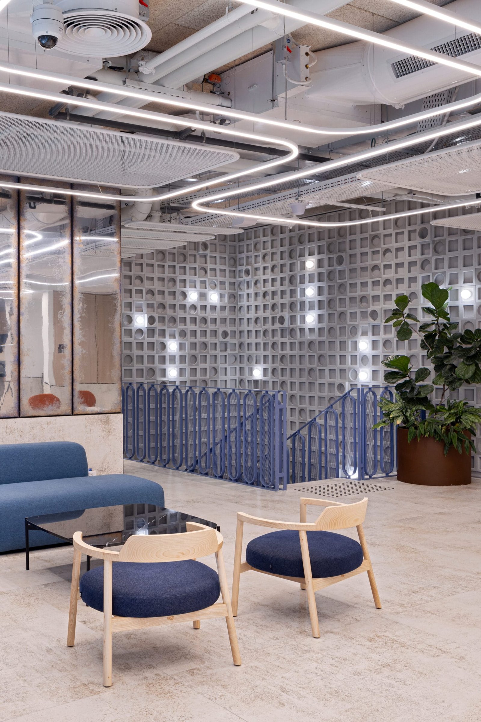 suiseki-la-cividinaAlek-lounge-bt-3-1-scaled-3