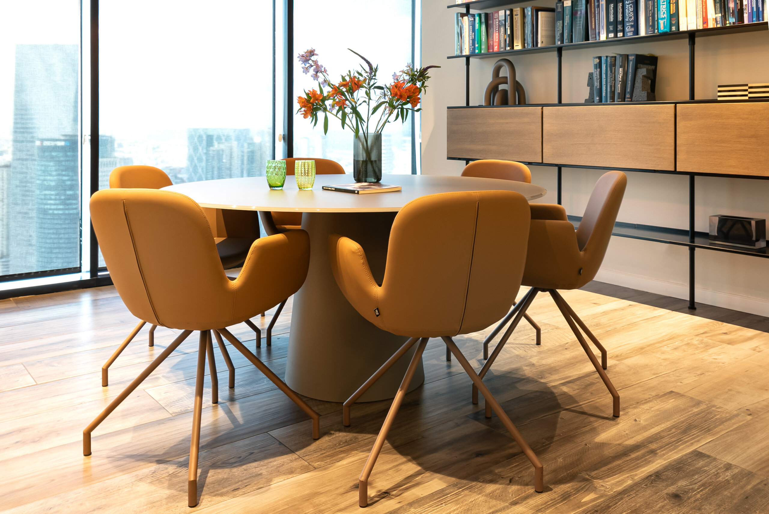 totem sovet+daisy chair b&t (2)