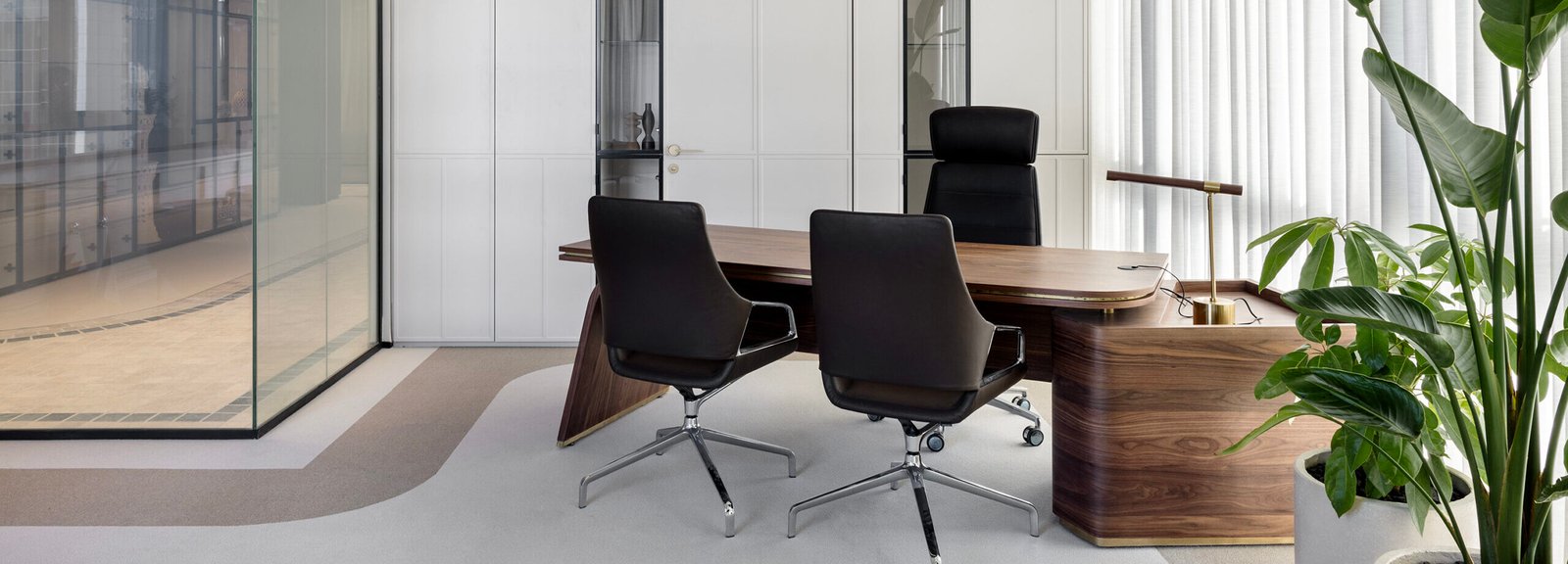 שולחן-בנגרות-מקומית-פיטרוGraph-chair-wilkhan-2-1-scaled-e1744722224214-1